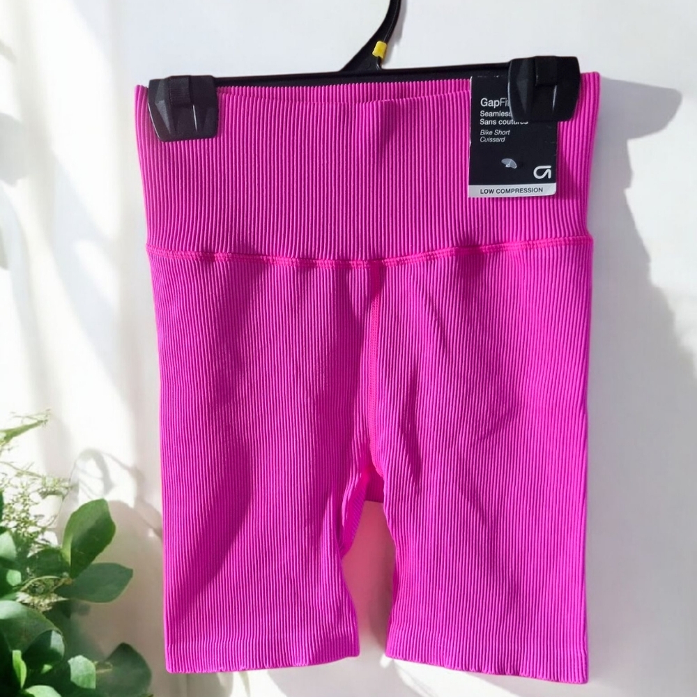 🆕️ GAP Women's Hot Pink Seamless Low Compression Bike Shorts